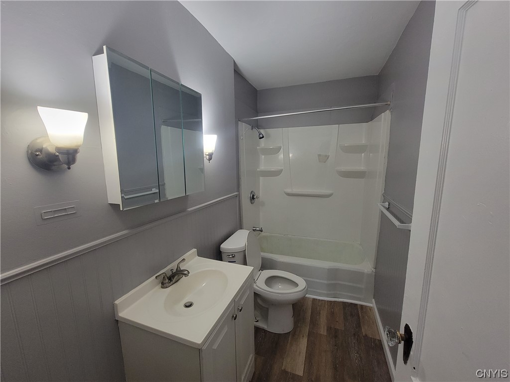 811 Ballantyne Road Syracuse, NY 13207 - Photo 10 of 17