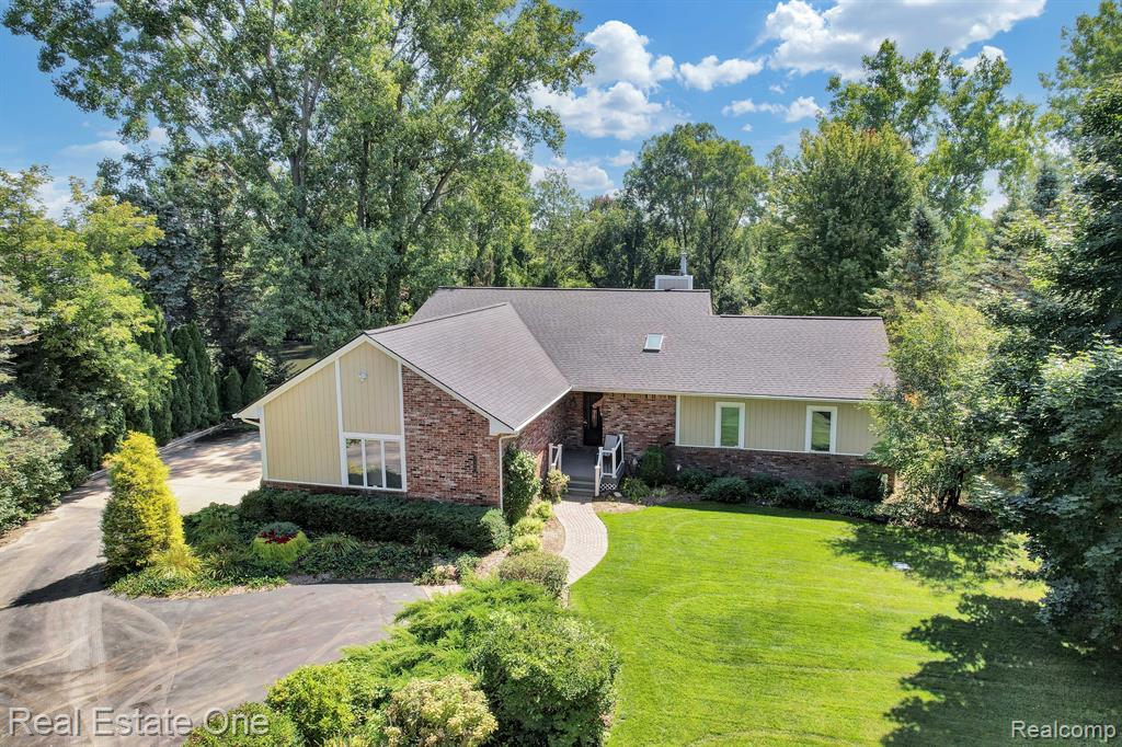 2360 Ford Road White Lake, MI 48383 - Photo 4 of 54