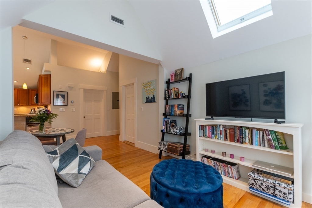 28 Holyoke Road, Unit 3 Somerville, MA 02144 - Photo 6 of 39 Gallery Image 6