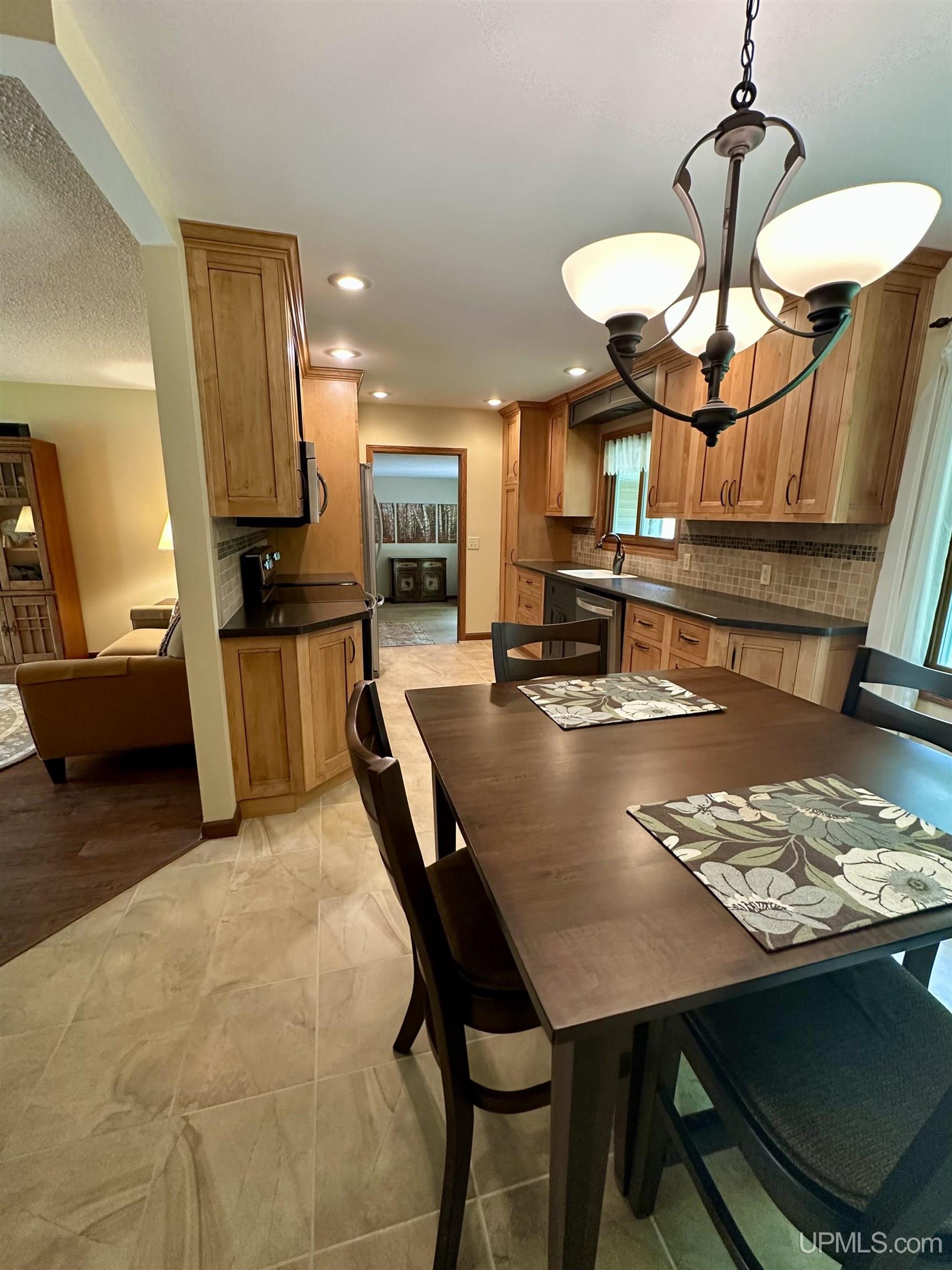101 Ridge Lane Marquette, MI 49855 - Photo 4 of 54 Gallery Image 4