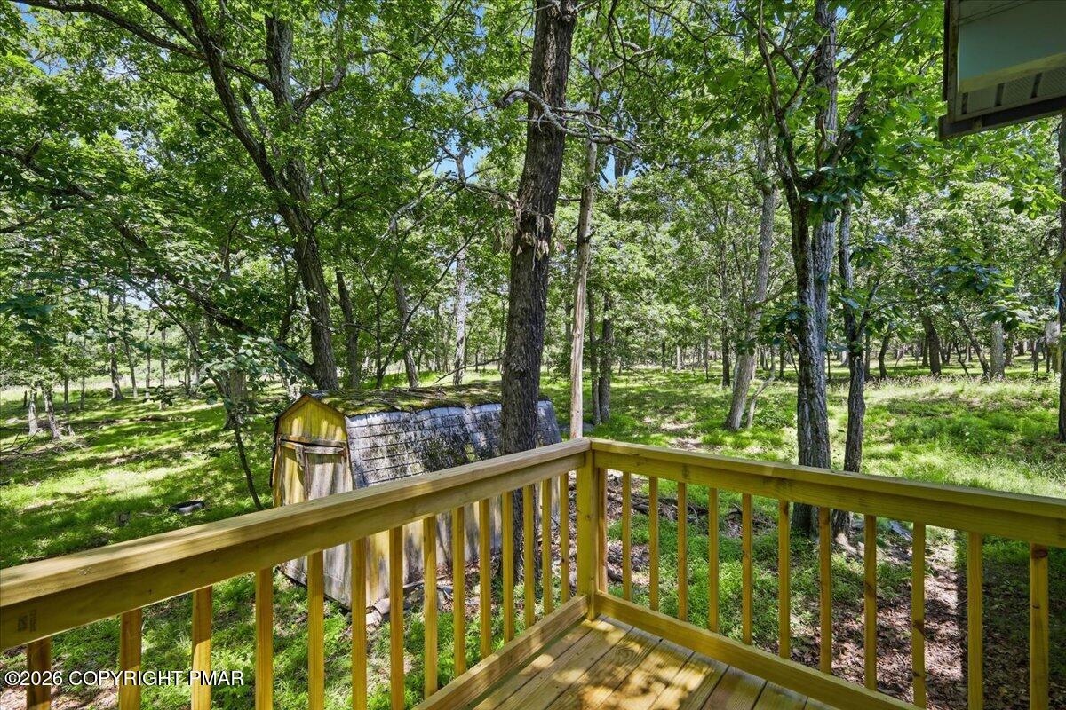 214 Hummingbird Trail Bushkill, PA 18324 - Photo 9 of 34 16-Photo-15