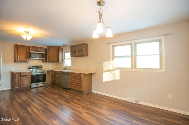 $569,900 | 292 Washington Street, Saratoga Springs, NY 12866