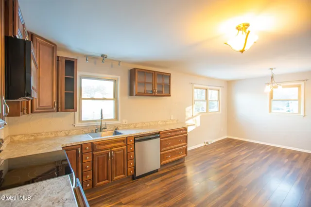 $569,900 | 292 Washington Street, Saratoga Springs, NY 12866