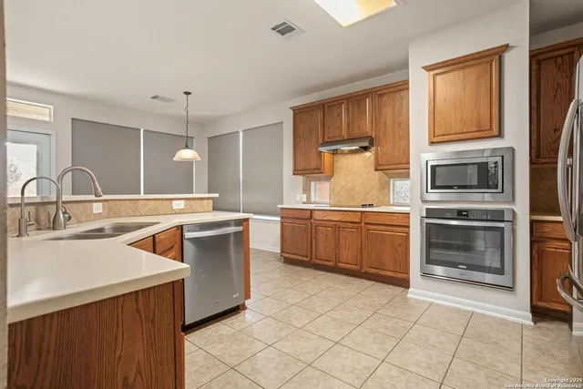 $3,450 | 819 Steubing Oaks, San Antonio, TX 78258