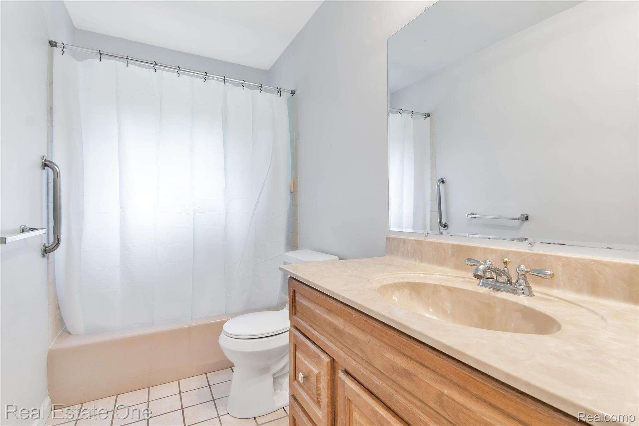 3215 Swarthout Road Pinckney, MI 48169 - Photo 15 of 26 Bathroom w/ Tiled Floors