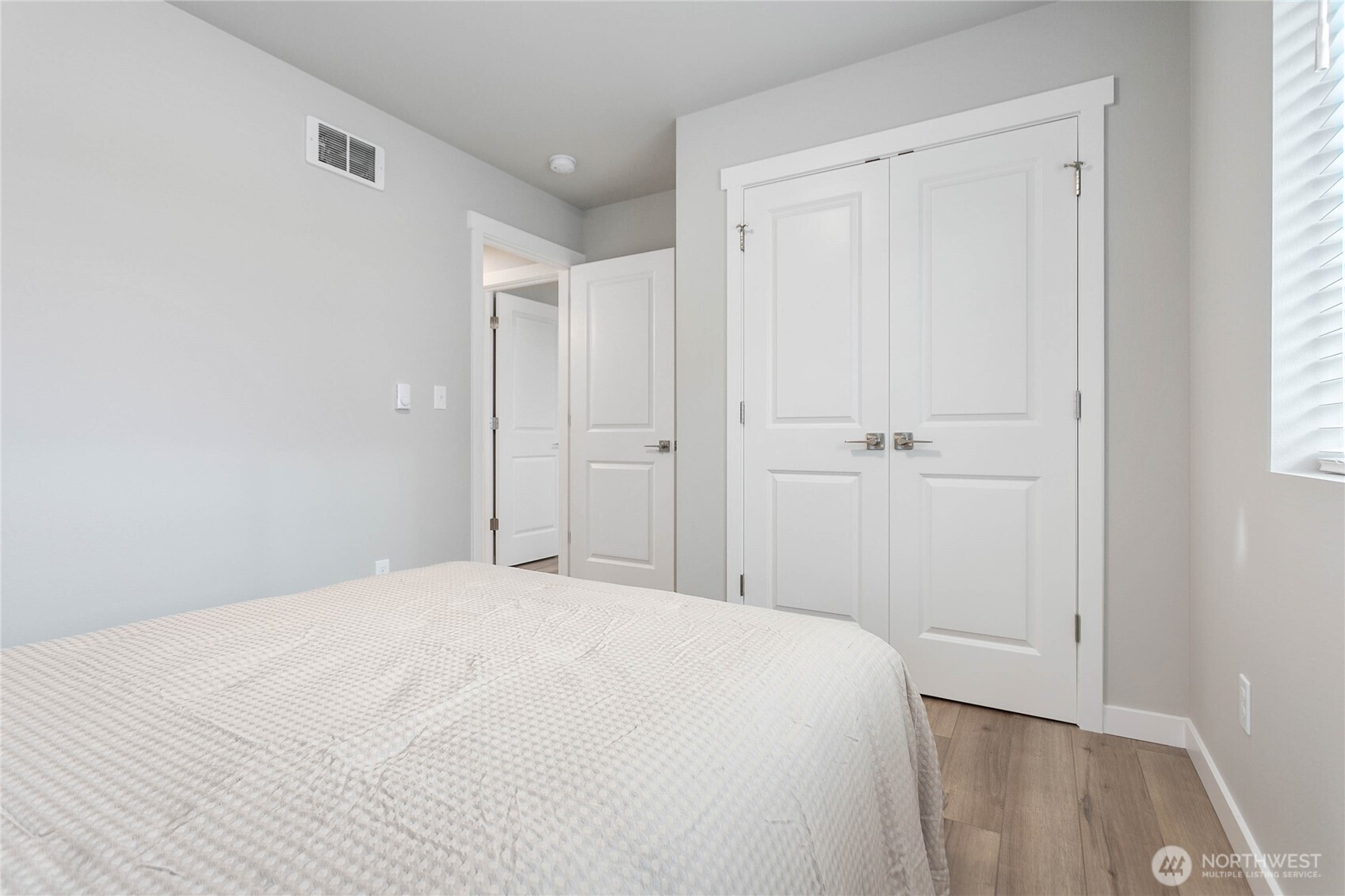 316 Everson Road, Unit D Everson, WA 98247 - Photo 33 of 38 a bedroom with a bed and a window