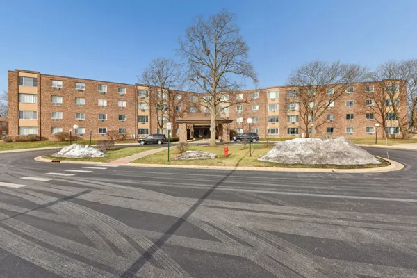 $198,000 | 1880 Bonnie Lane, Unit 416, Hoffman Estates, IL 60169