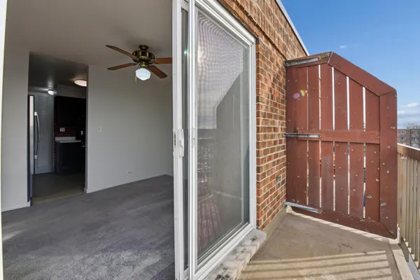 $198,000 | 1880 Bonnie Lane, Unit 416, Hoffman Estates, IL 60169