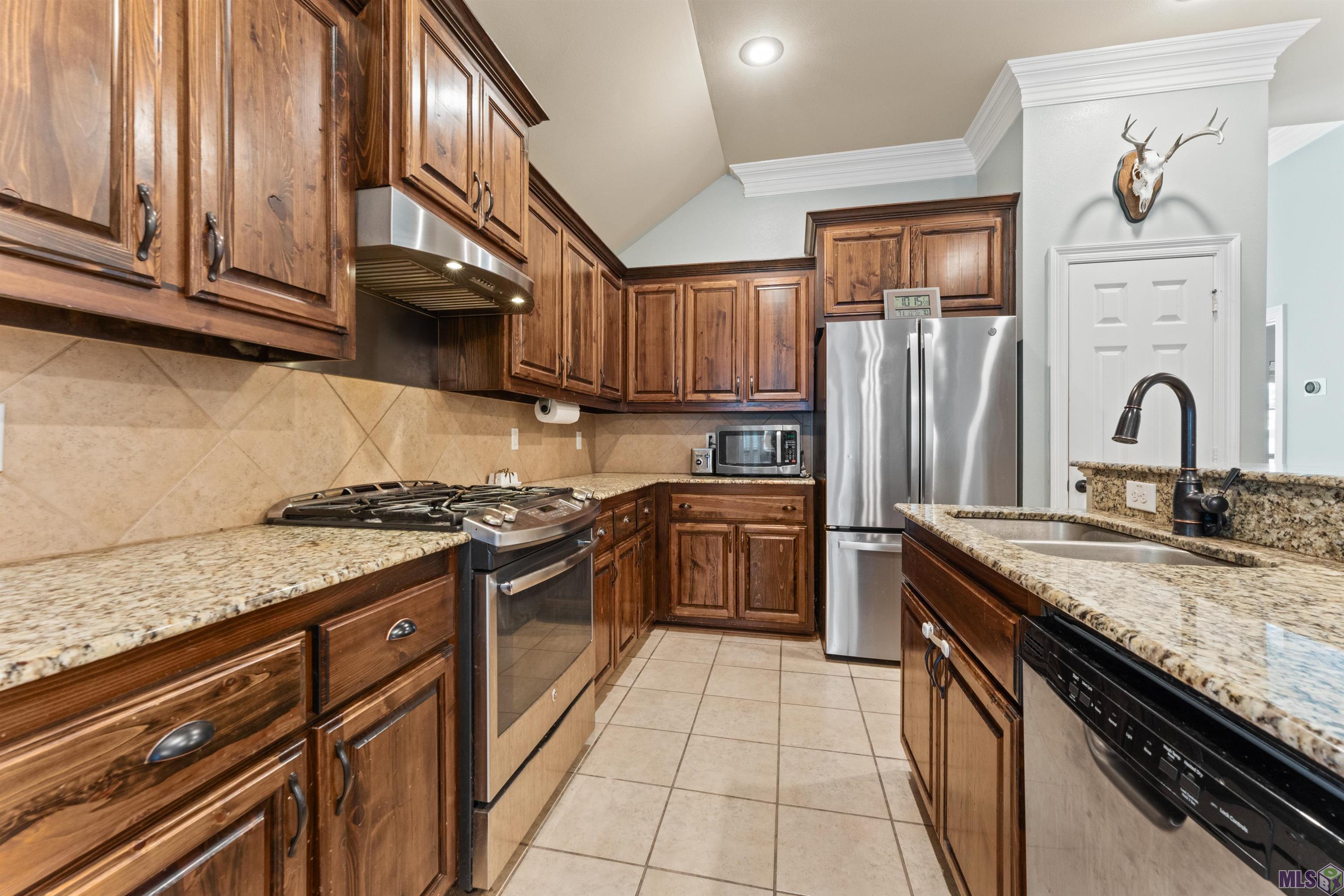 10063 Montrachet Drive Baton Rouge, LA 70817 - Photo 11 of 31