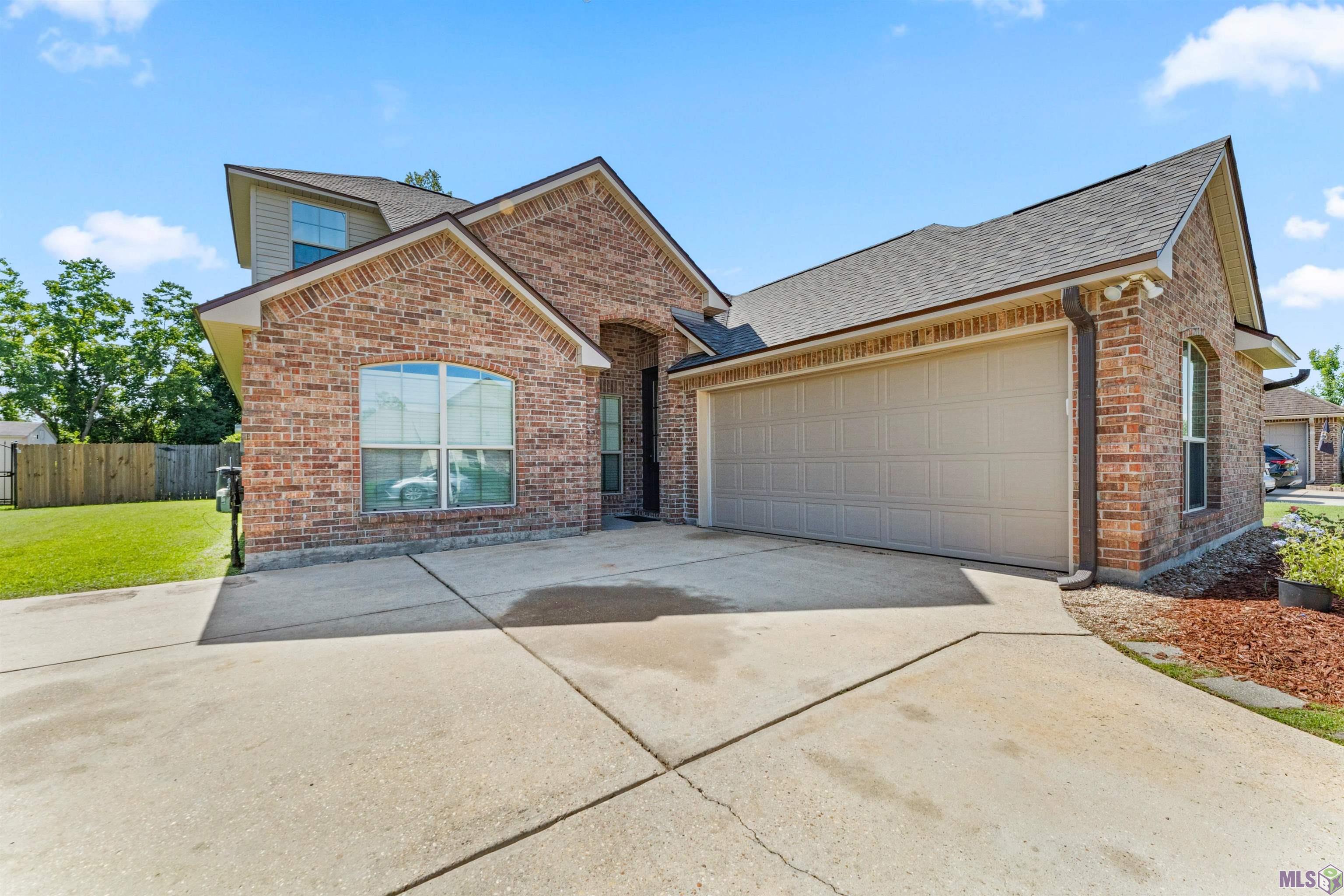 10063 Montrachet Drive Baton Rouge, LA 70817 - Photo 3 of 31