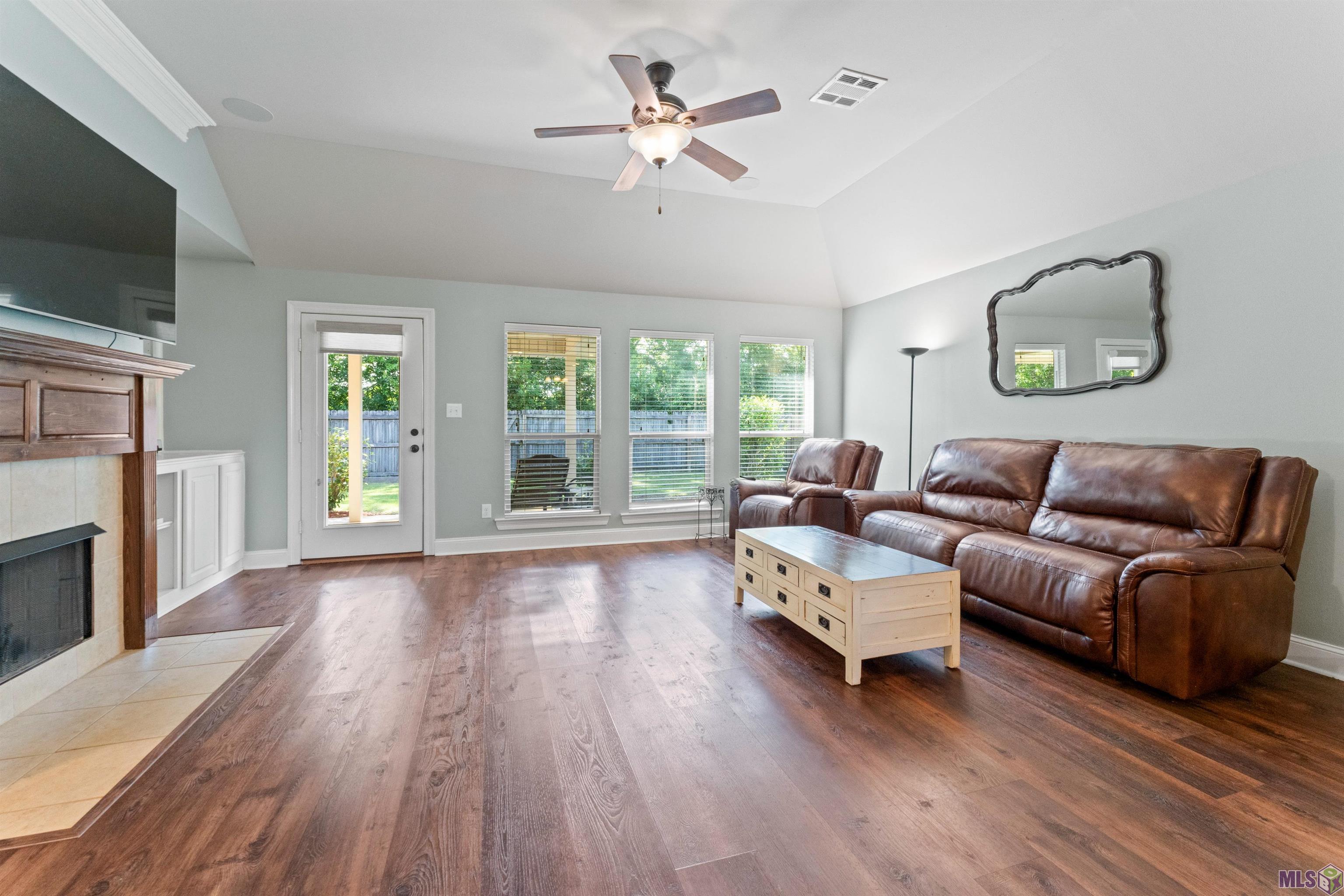 10063 Montrachet Drive Baton Rouge, LA 70817 - Photo 6 of 31
