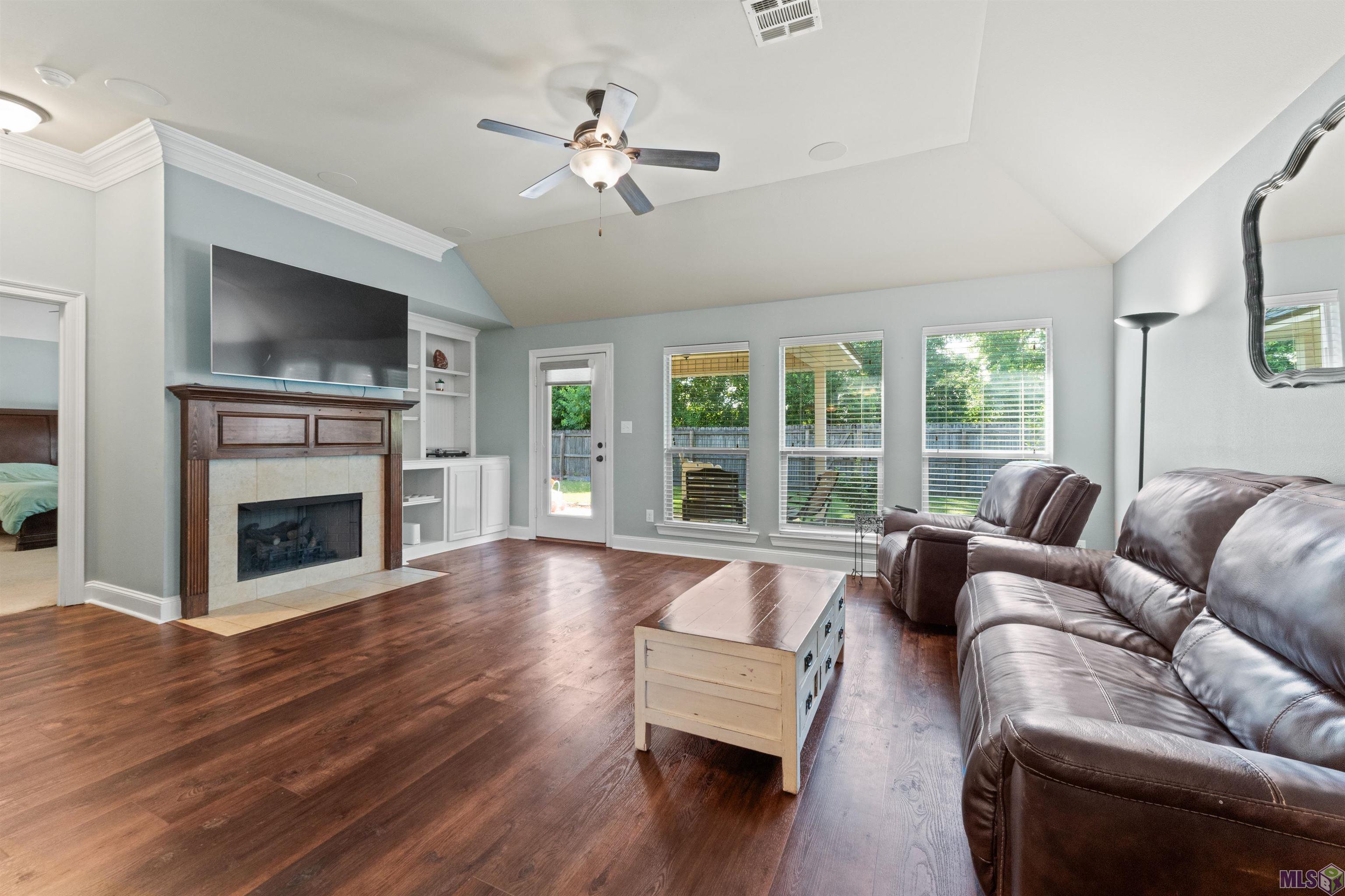 10063 Montrachet Drive Baton Rouge, LA 70817 - Photo 7 of 31