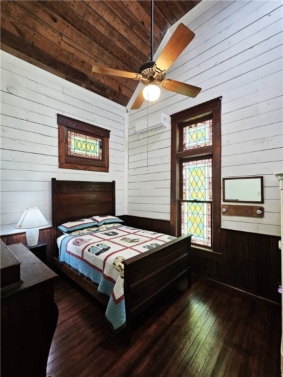 1100 South Tyler Street Thornton, TX 76687 - Photo 19 of 26 a bedroom with a bed and a window