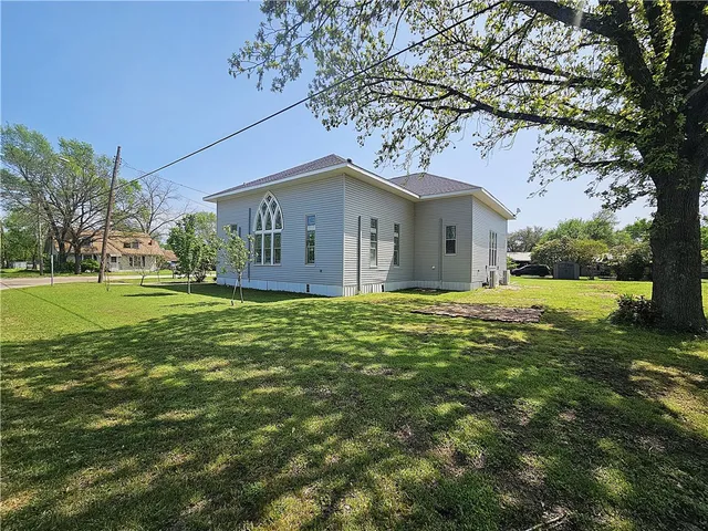 $335,000 | 1100 South Tyler Street, Thornton, TX 76687
