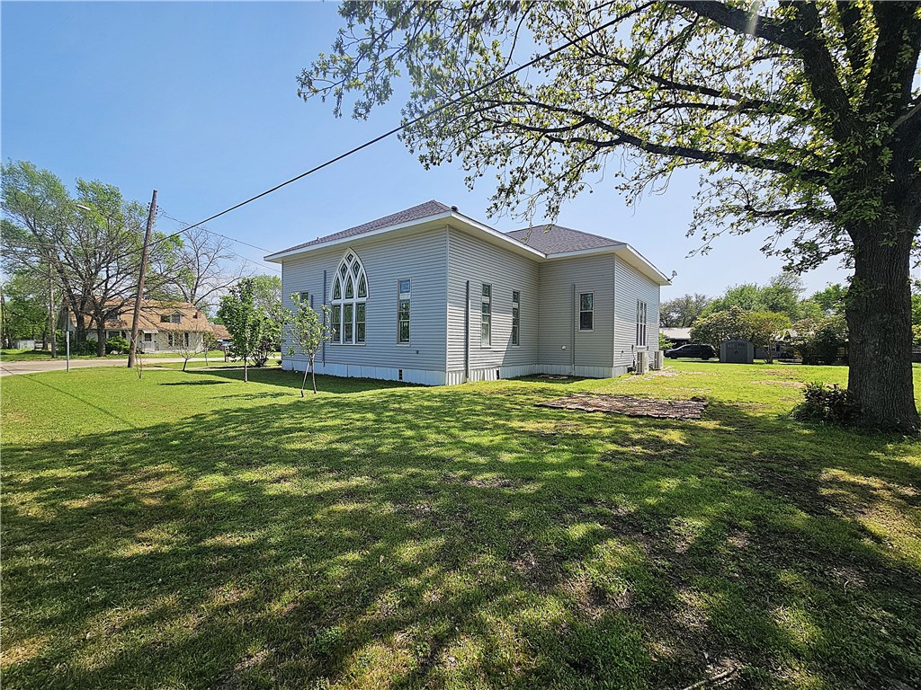 1100 South Tyler Street Thornton, TX 76687 - Photo 25 of 26 a front view of house with yard and green space