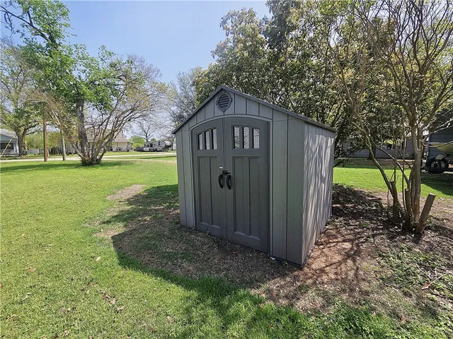 $335,000 | 1100 South Tyler Street, Thornton, TX 76687