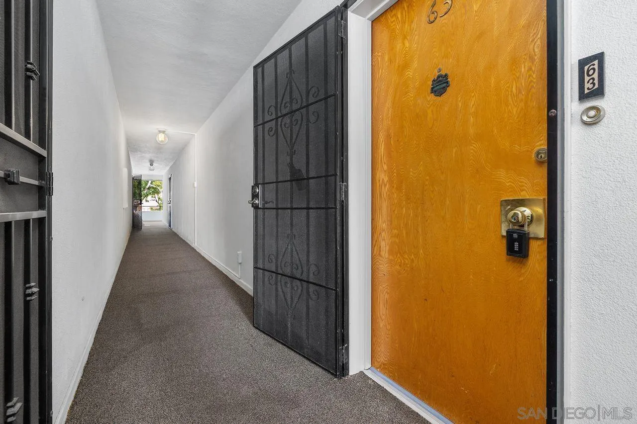 2368 Torrey Pines Road, Unit 63 La Jolla, CA 92037 - Photo 6 of 41 Entry