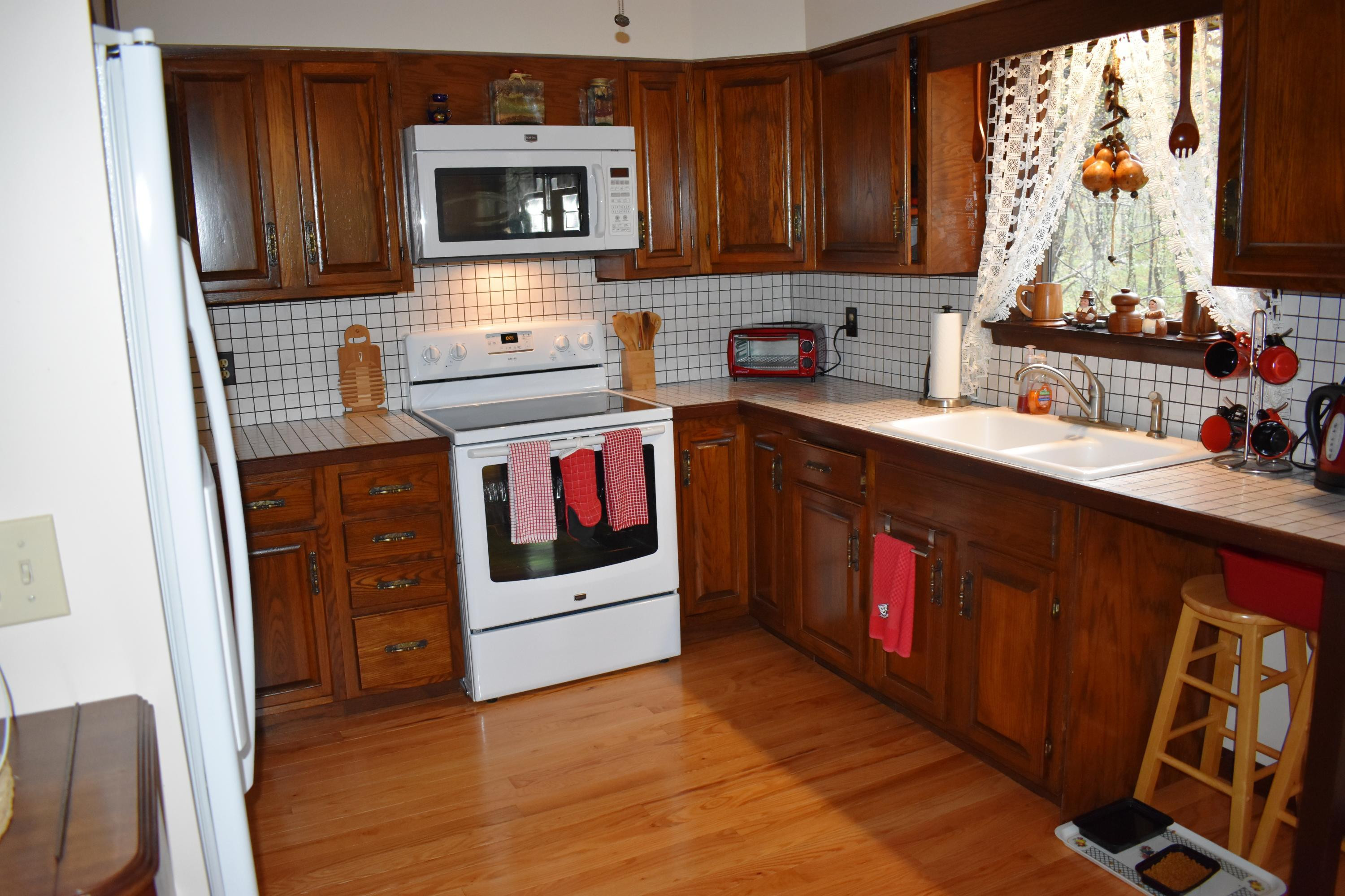 420 Maple Ridge Drive Hawley, PA 18428 - Photo 3 of 69 kitchen
