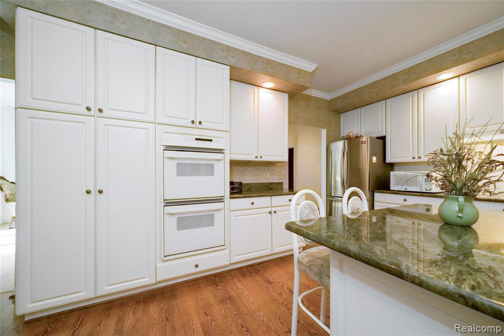 3743 Sleepy Fox Drive Rochester Hills, MI 48309 - Photo 17 of 55