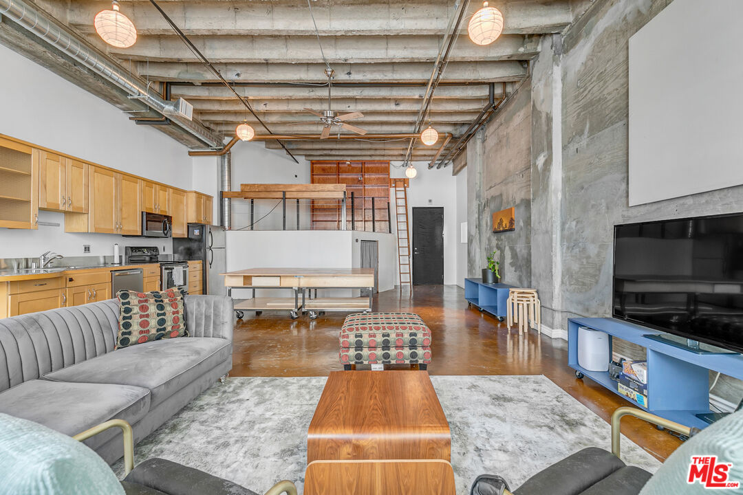 312 West 5th Street, Unit 218 Los Angeles, CA 90013 - Photo 7 of 20