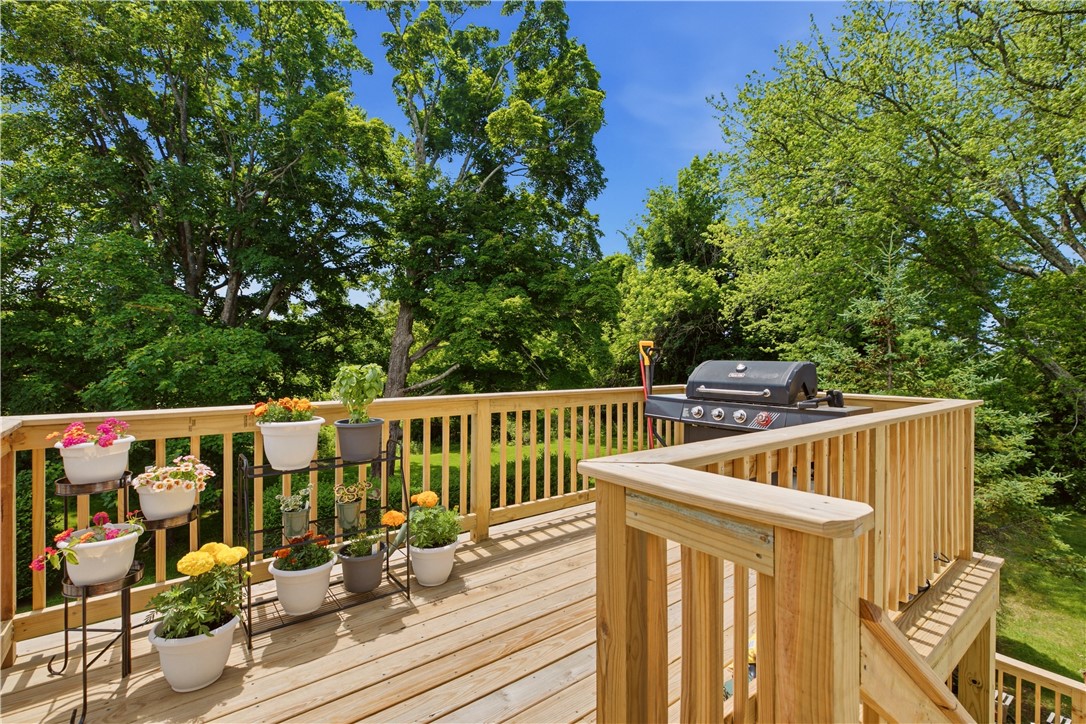 21 E Road Tiverton, RI 02878 - Photo 9 of 39