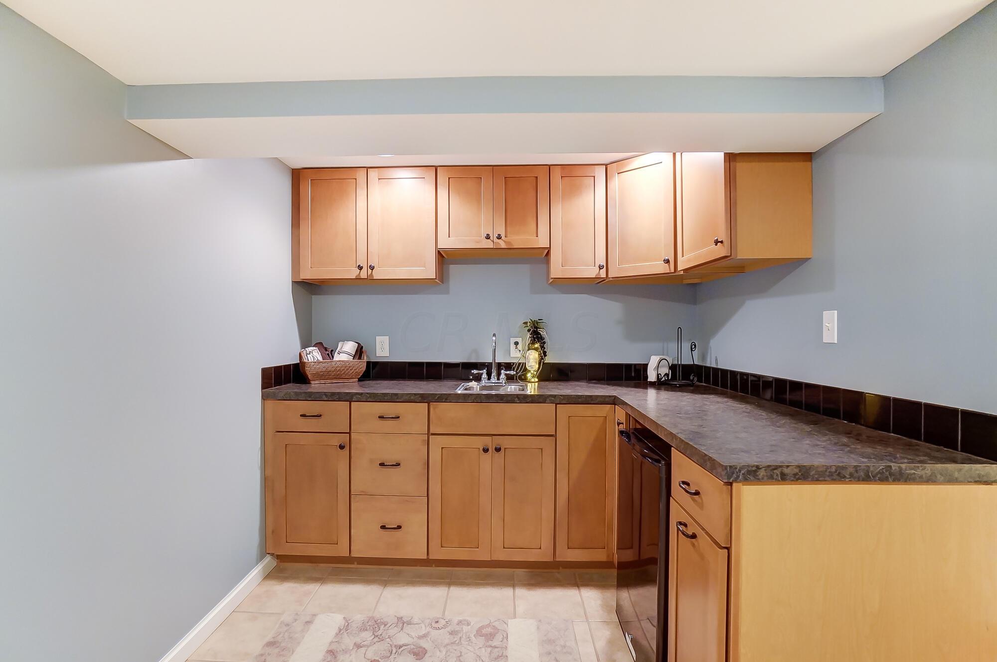 1200 Windham Road Columbus, OH 43220 - Photo 63 of 84 065