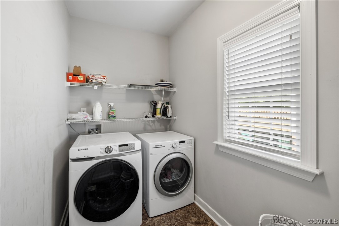 2540 Dunham Road Henrico, VA 23233 - Photo 17 of 40 a utility room with dryer and washer
