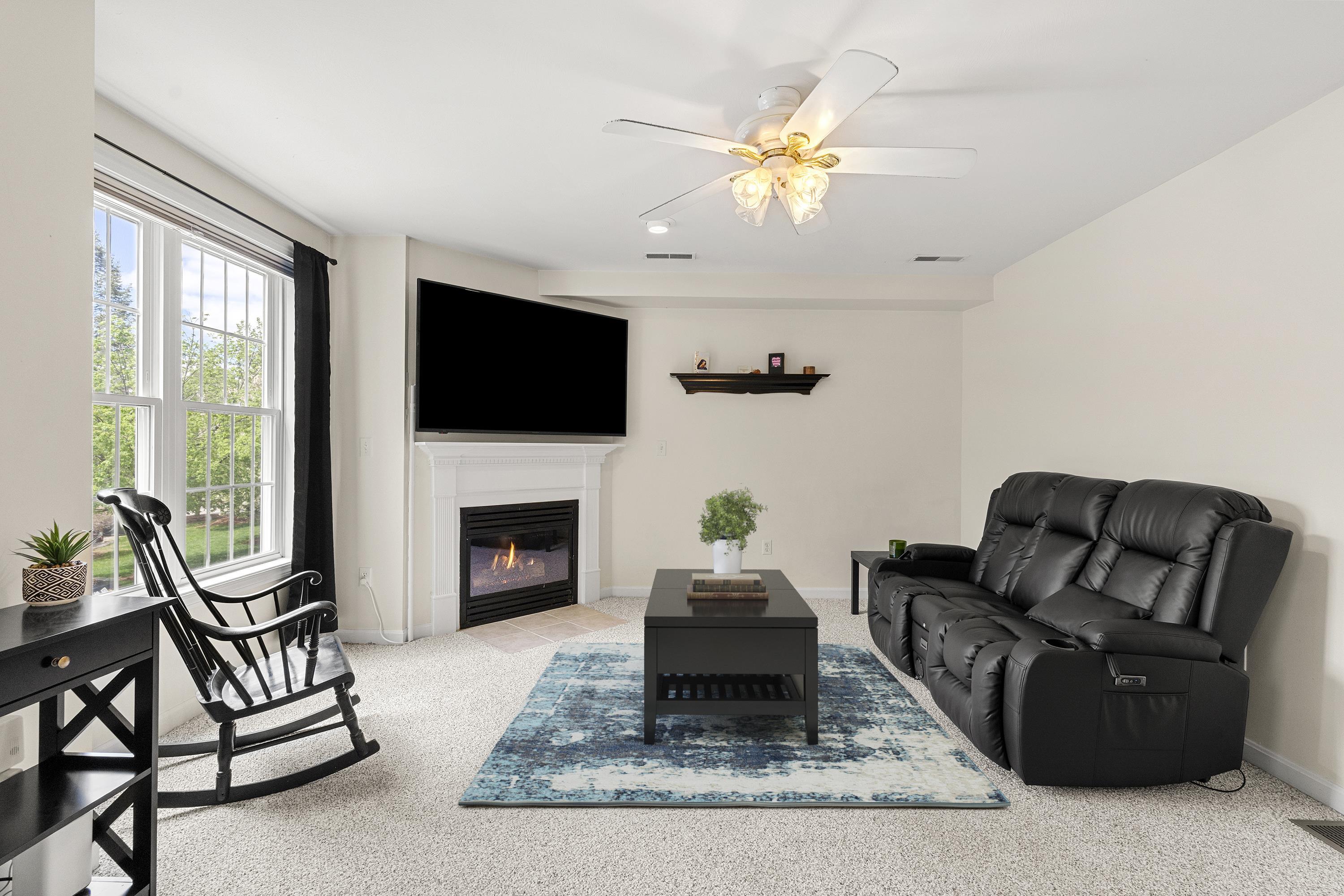 28 Andrew Street Manchester, NH 03104 - Photo 3 of 40
