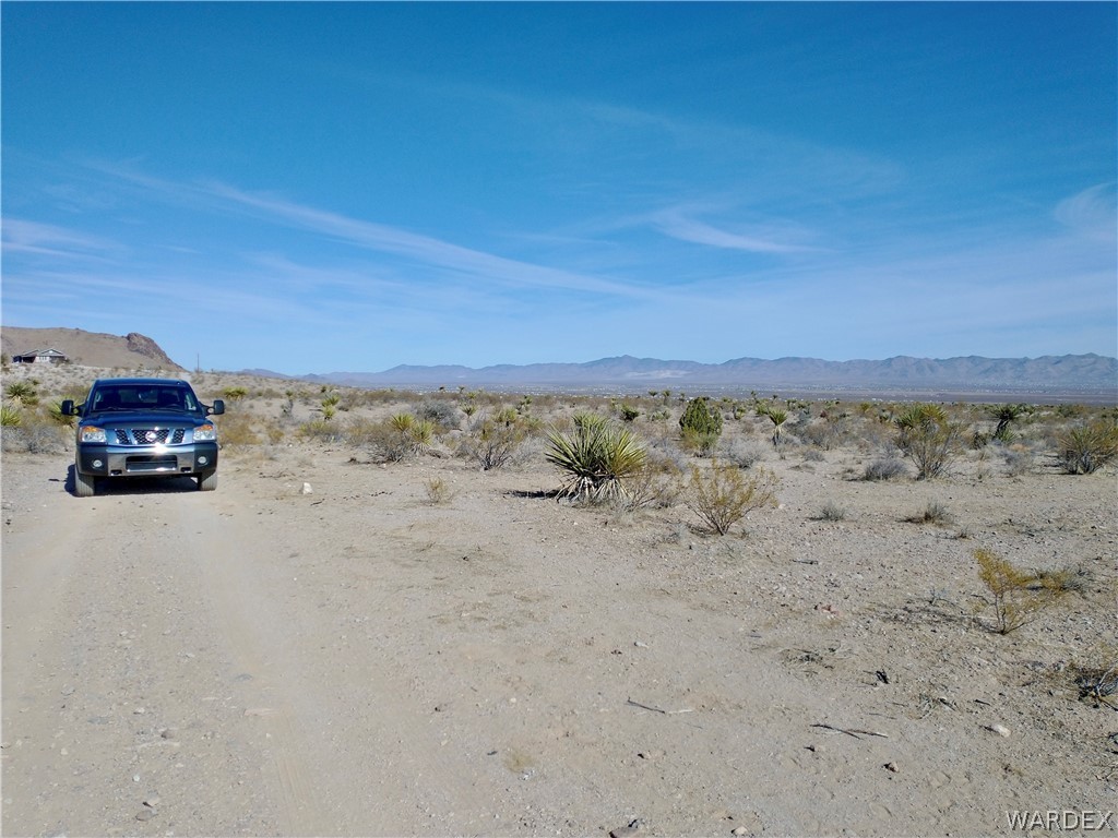 3448 South Mockingbird Road Golden Valley, AZ 86413 - Photo 4 of 16 a view of car with beach