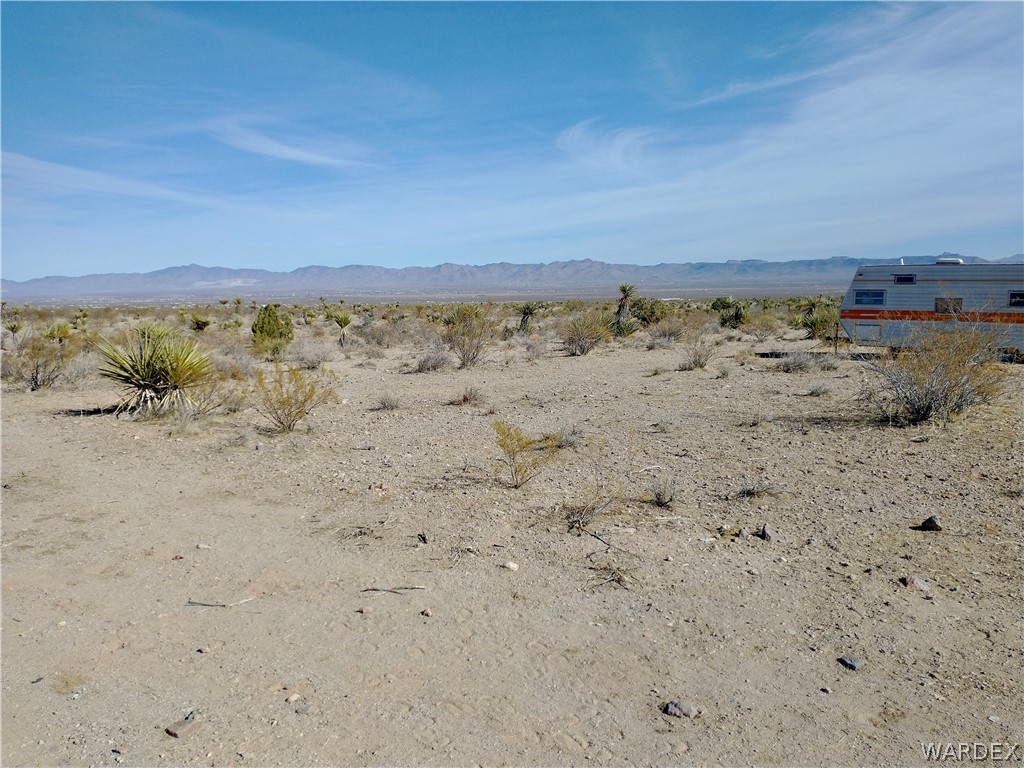 3448 South Mockingbird Road Golden Valley, AZ 86413 - Photo 5 of 16 a view of an ocean beach