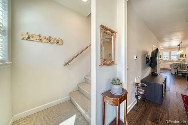 a view of entryway and workspace