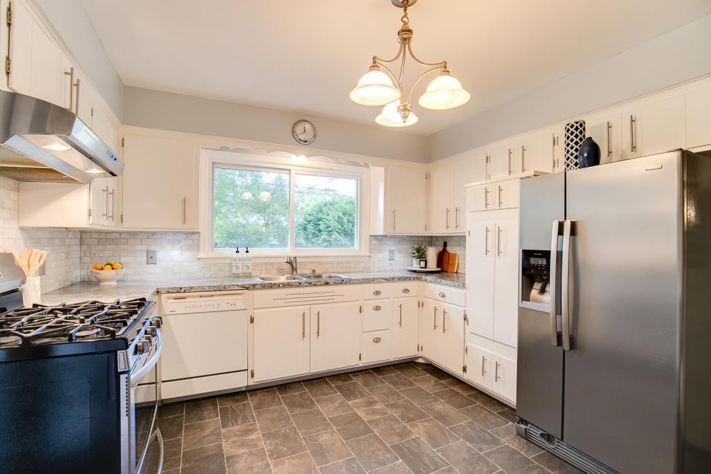 2062 Diffley Road Eagan, MN 55122 - Photo 8 of 25 Gallery Image 8