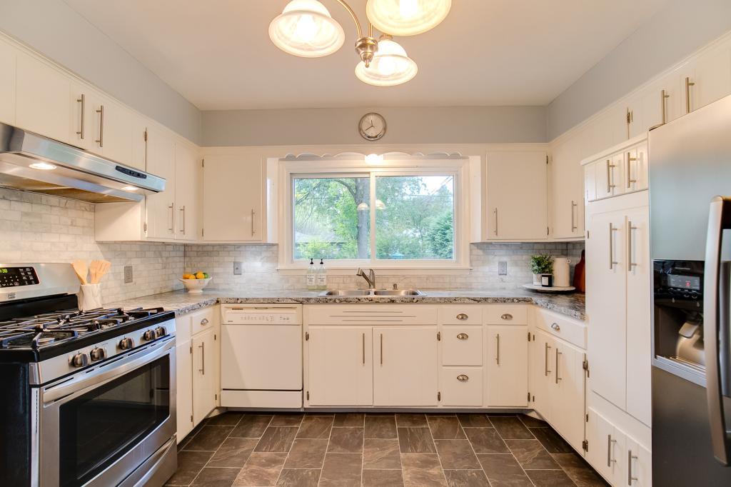2062 Diffley Road Eagan, MN 55122 - Photo 9 of 25 Gallery Image 9