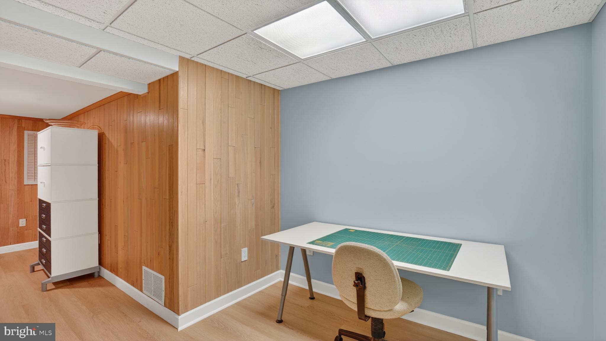 317 Canterfield Road Annapolis, MD 21403 - Photo 49 of 66 a workspace with furniture and a window