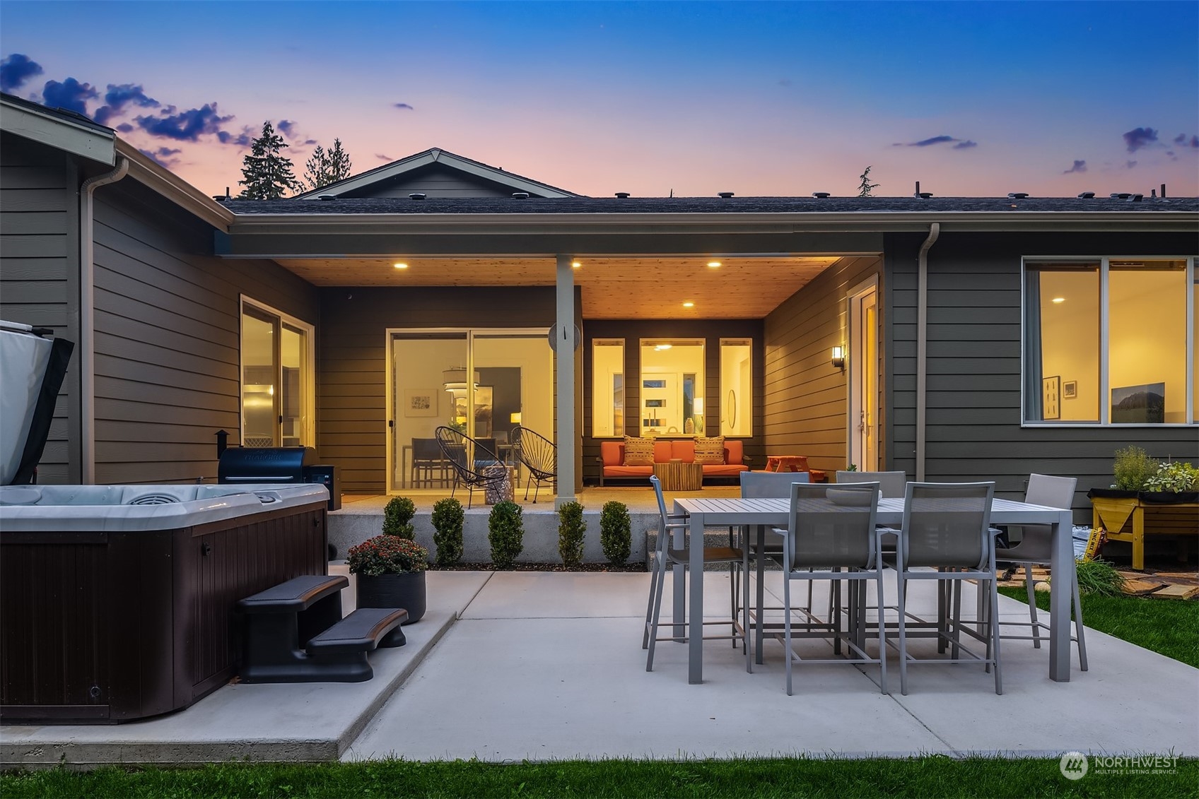 36234 Southeast Fish Hatchery Road Fall City, WA 98024 - Photo 31 of 40 a view of a patio with table and chairs