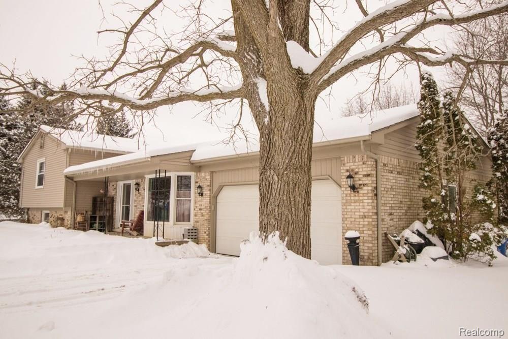 26 South Hughes Road Howell, MI 48843 - Photo 2 of 44 IMG_2064 - Copy.jpg