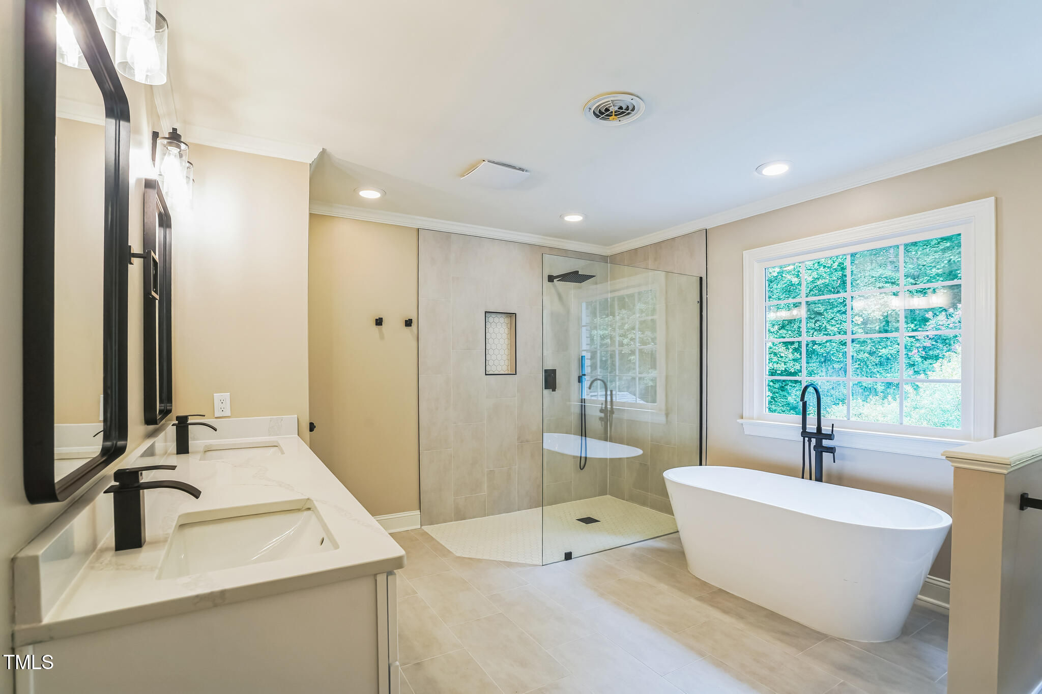 1900 High Oaks Lane Raleigh, NC 27606 - Photo 23 of 30 20_1900_High_Oaks_Ln_Raleigh_NC_27606_US