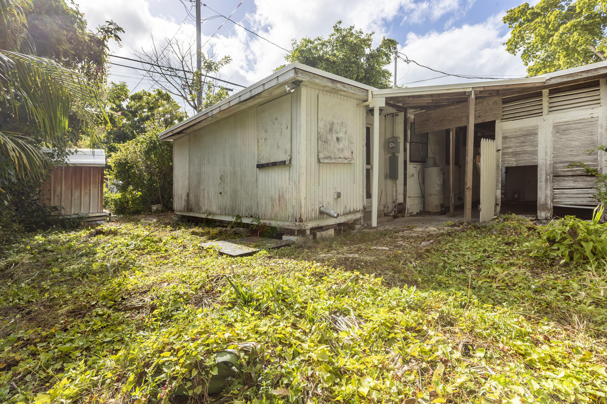 1401 5th Street Key West, FL 33040 - Photo 12 of 21 a backyard of a house