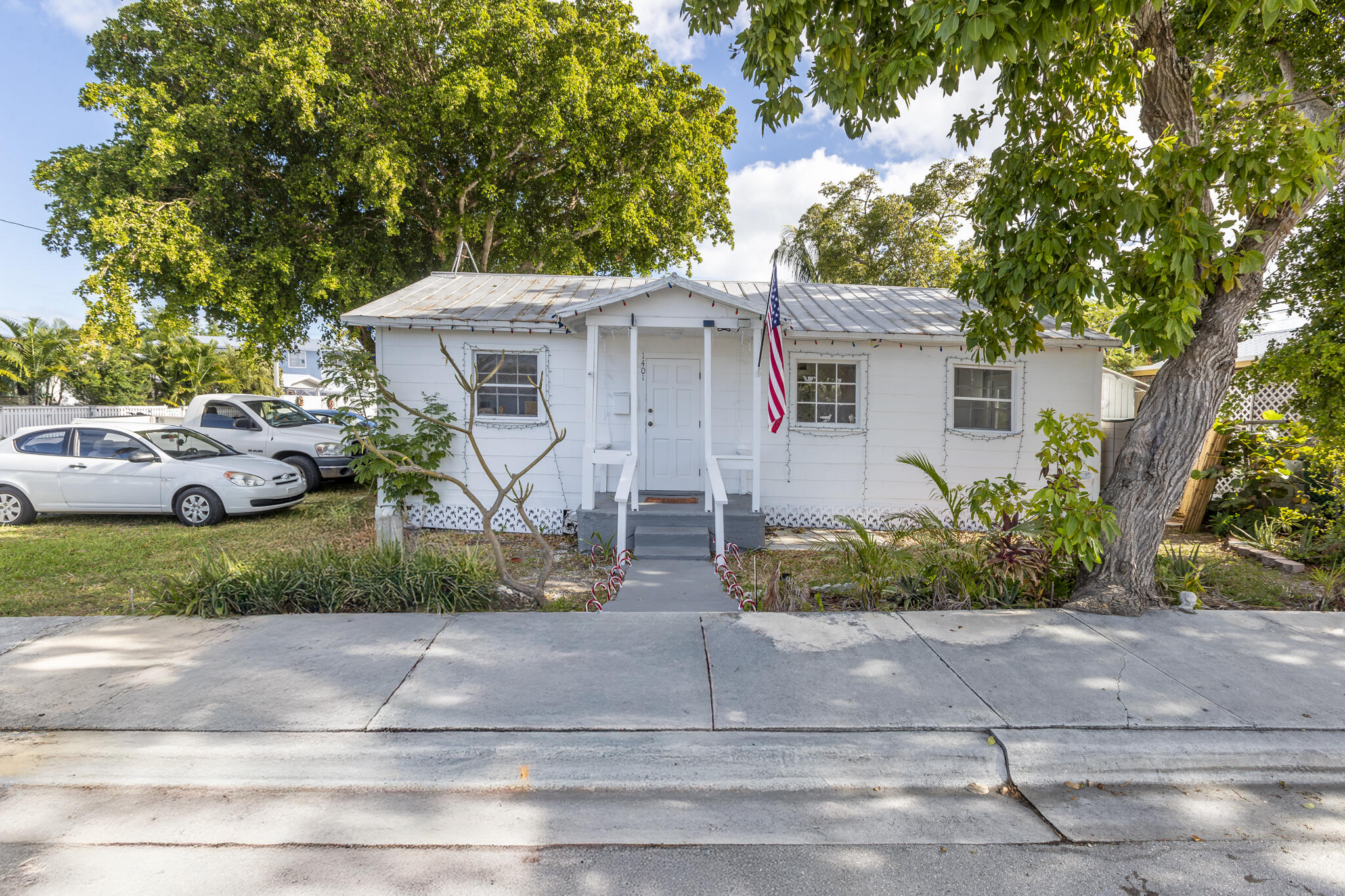 1401 5th Street Key West, FL 33040 - Photo 2 of 21 a front view of house with yard and green space
