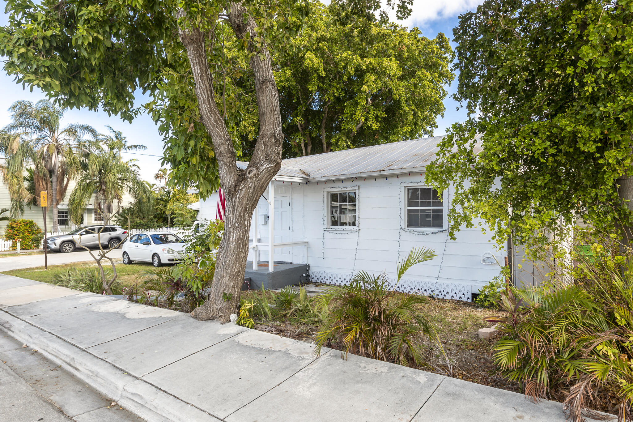 1401 5th Street Key West, FL 33040 - Photo 6 of 21 a view of a house with a yard and large tree