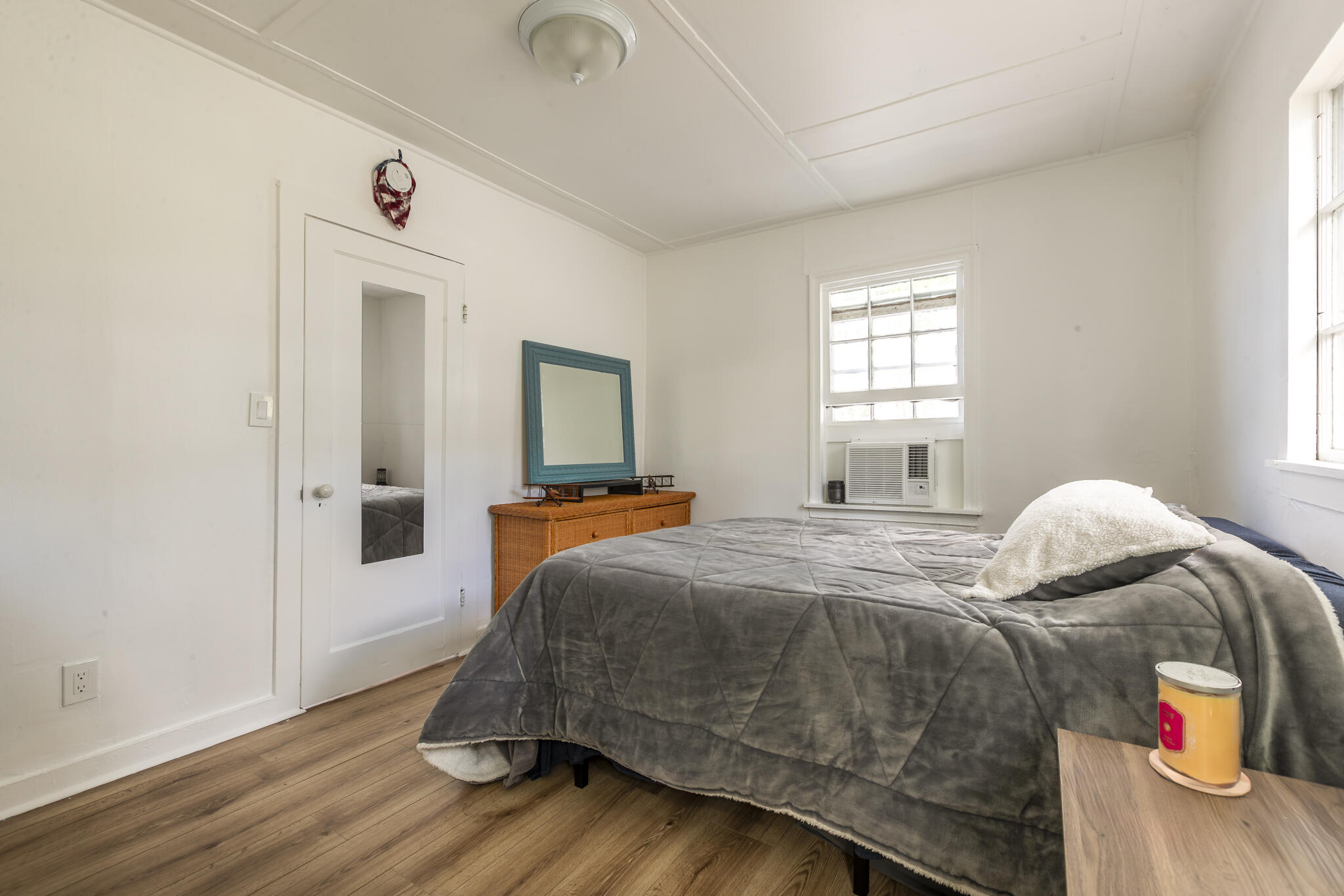 1401 5th Street Key West, FL 33040 - Photo 9 of 21 a bedroom with a bed and a window