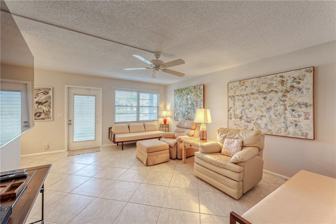 1057 Guildford East, Unit D Boca Raton, FL 33434 - Photo 14 of 38 Photo 14