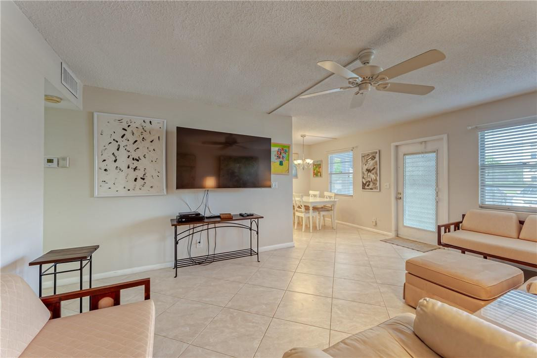 1057 Guildford East, Unit D Boca Raton, FL 33434 - Photo 16 of 38 Photo 16