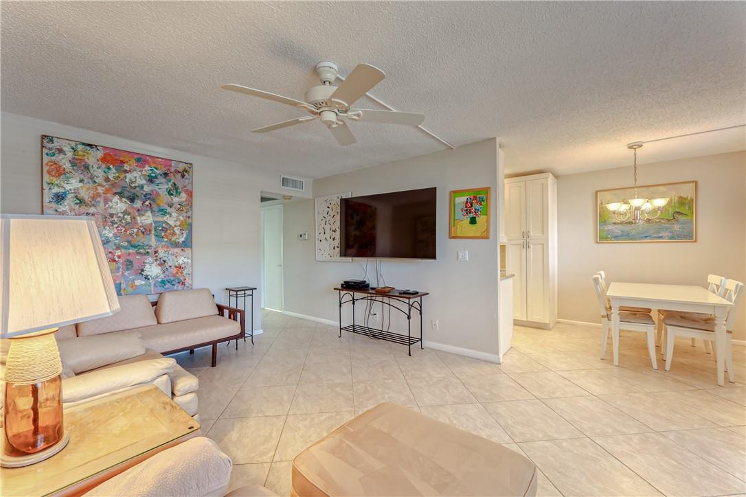 1057 Guildford East, Unit D Boca Raton, FL 33434 - Photo 18 of 38 Photo 18