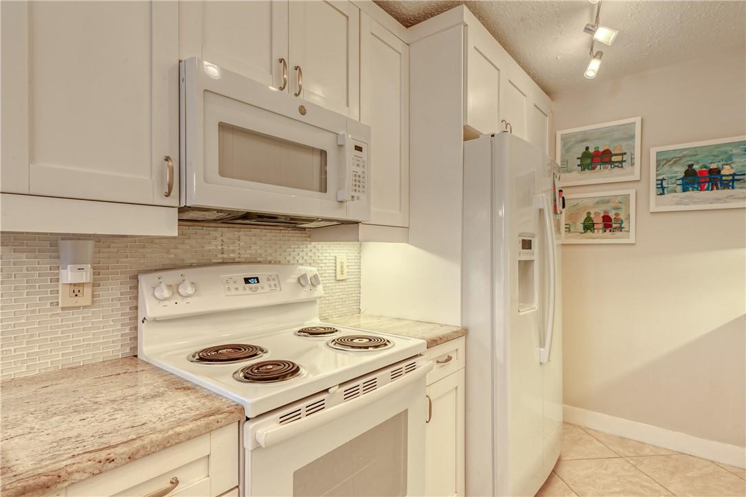 1057 Guildford East, Unit D Boca Raton, FL 33434 - Photo 23 of 38 Photo 23
