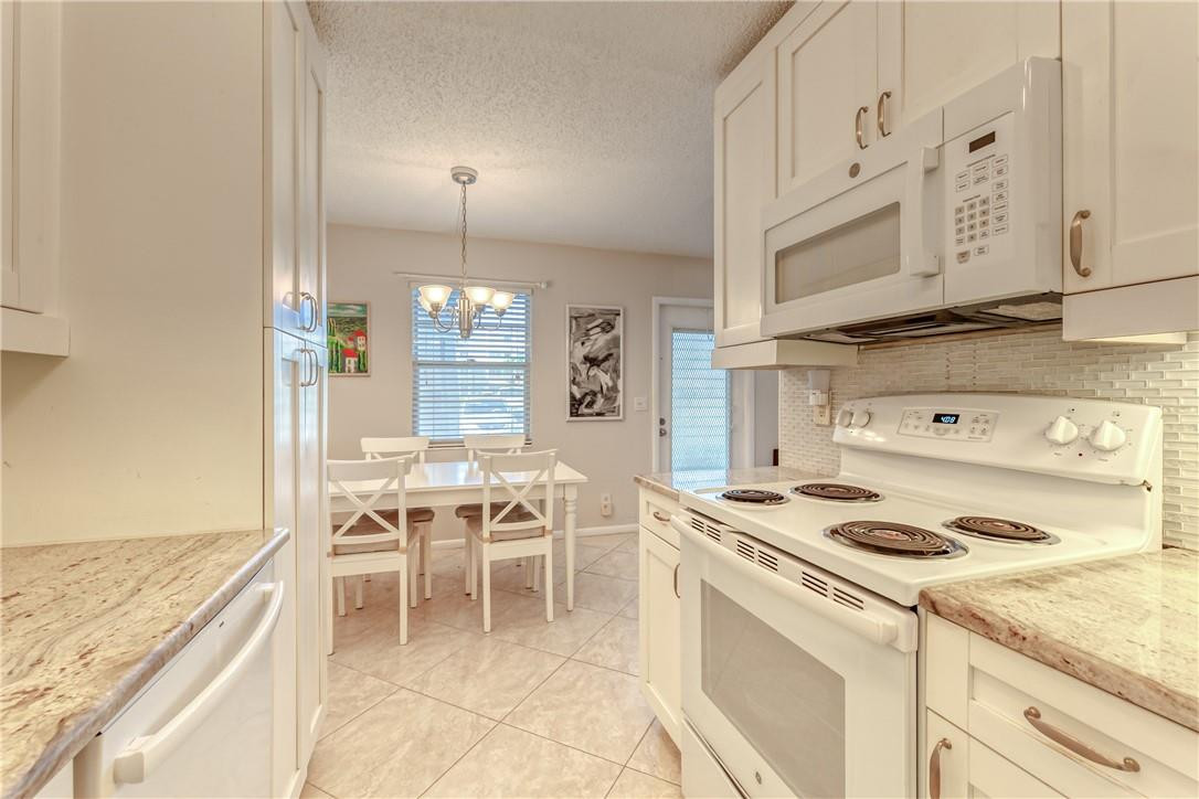 1057 Guildford East, Unit D Boca Raton, FL 33434 - Photo 25 of 38 Photo 25