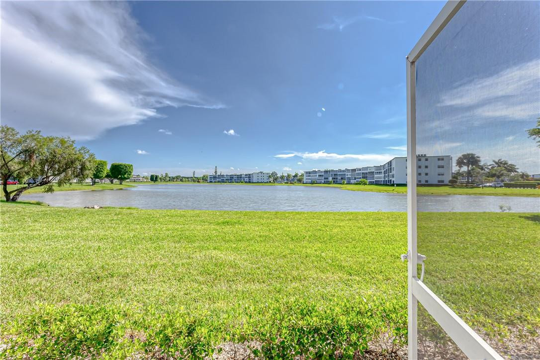 1057 Guildford East, Unit D Boca Raton, FL 33434 - Photo 30 of 38 Photo 30