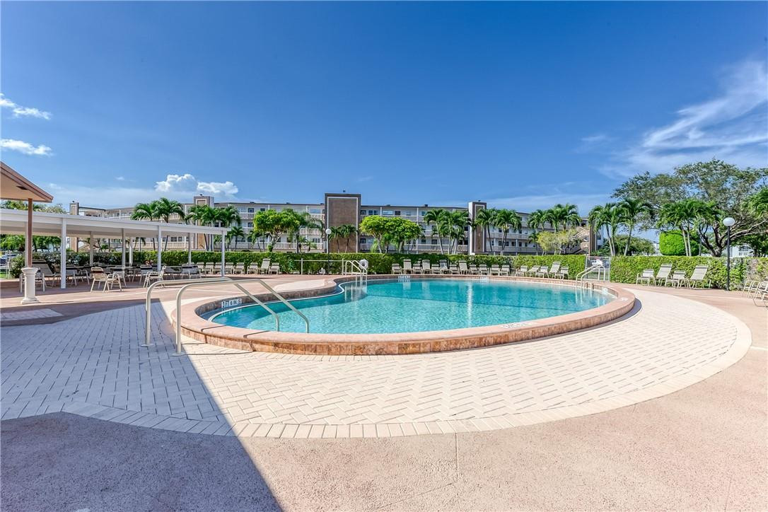 1057 Guildford East, Unit D Boca Raton, FL 33434 - Photo 33 of 38 Photo 33