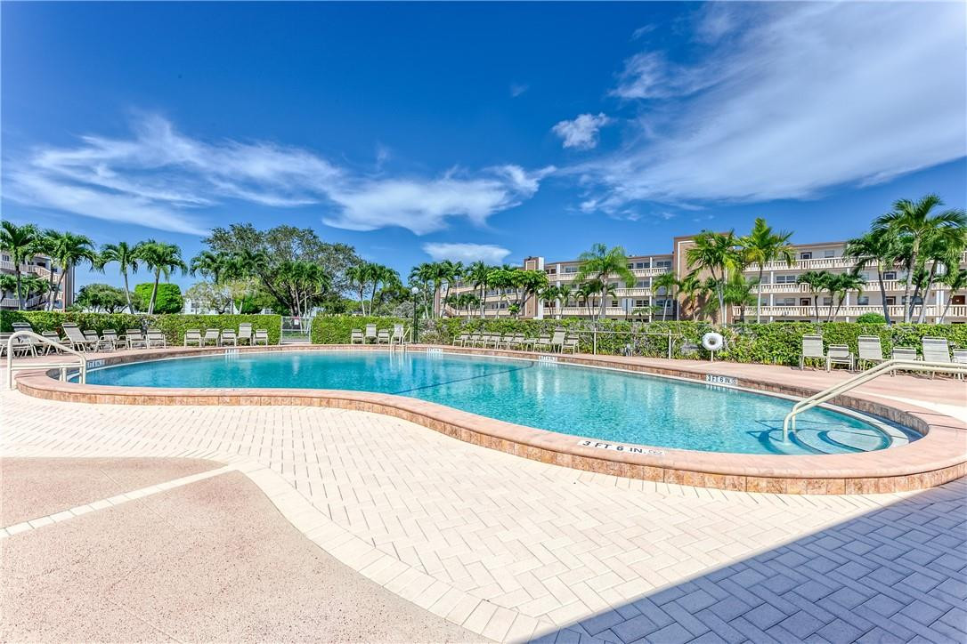 1057 Guildford East, Unit D Boca Raton, FL 33434 - Photo 35 of 38 Photo 35