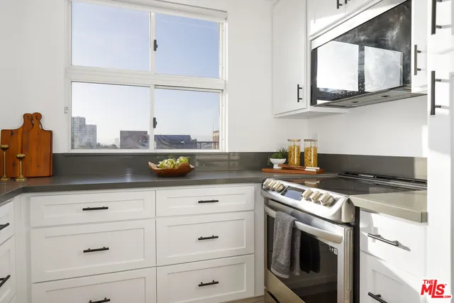 $1,385,000 | 235 Main Street, Unit 321, Venice, CA 90291